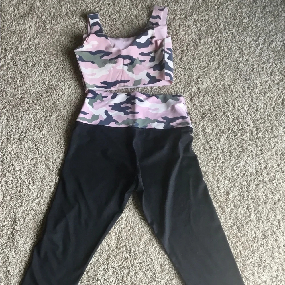 PINK Victoria's Secret Pink Camo Sports Bra & Black Leggings Set - Picture 4 of 5